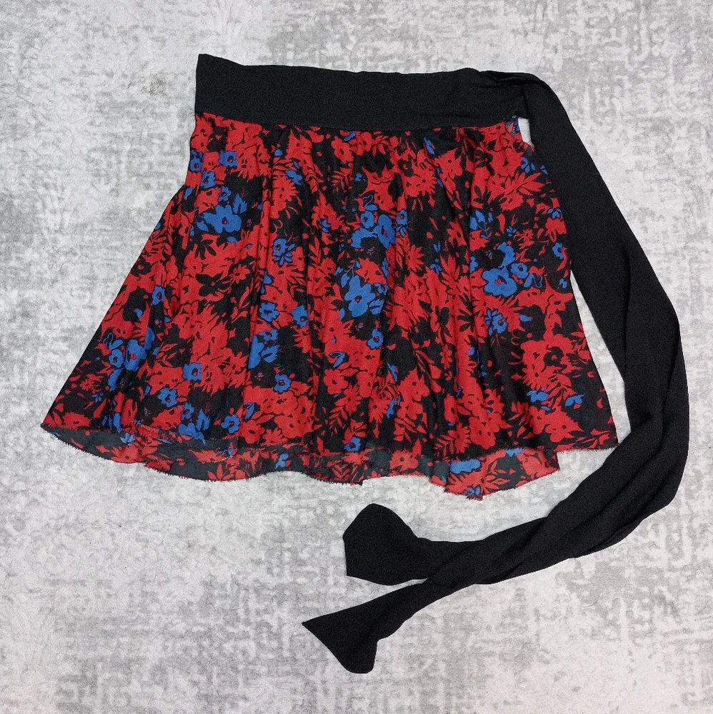 Trat Girl across waist